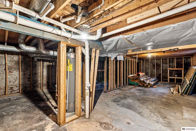 2707 Howard Street, Omaha, NE 68105