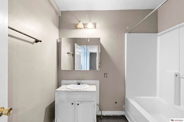 2707 Howard Street, Omaha, NE 68105