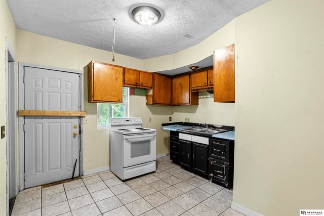 2707 Howard Street, Omaha, NE 68105