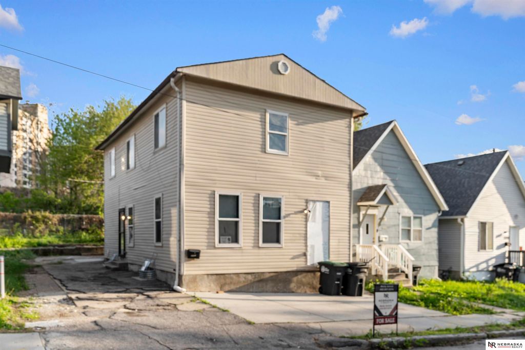 2707 Howard Street, Omaha, NE 68105