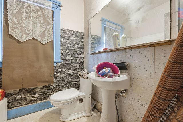 16001 Loomis Avenue, Harvey, IL 60426