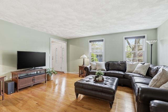 6 Packard Street, Woburn, MA 01801
