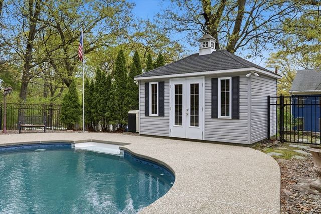 6 Packard Street, Woburn, MA 01801
