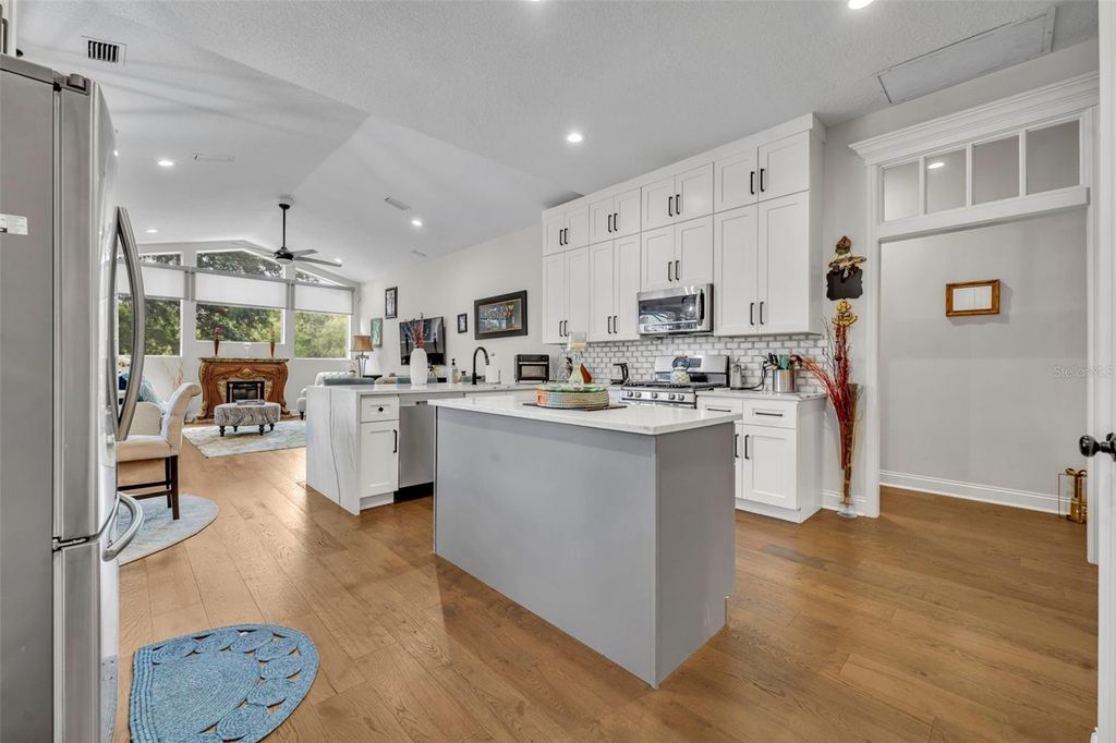 Image 18 of property listing at 13536 SUNSET LAKES CIRCLE, Winter Garden, FL 34787