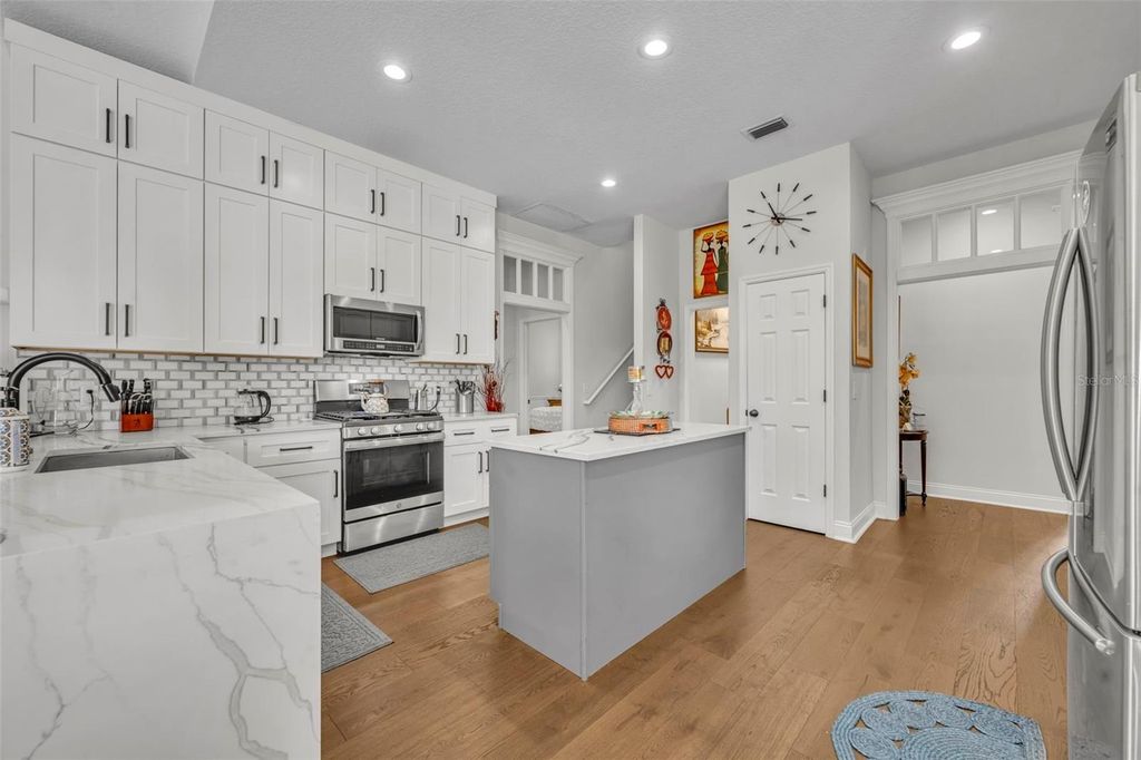 Image 20 of property listing at 13536 SUNSET LAKES CIRCLE, Winter Garden, FL 34787