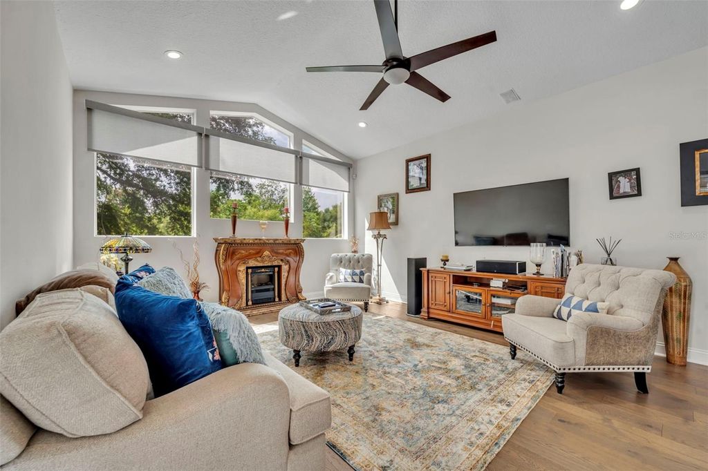 Image 26 of property listing at 13536 SUNSET LAKES CIRCLE, Winter Garden, FL 34787