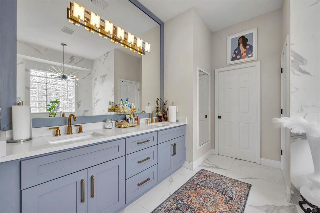 Image 32 of property listing at 13536 SUNSET LAKES CIRCLE, Winter Garden, FL 34787