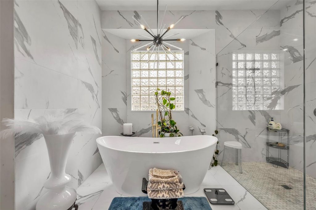 Image 34 of property listing at 13536 SUNSET LAKES CIRCLE, Winter Garden, FL 34787