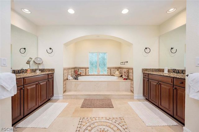 5208 SW 8th CT, Cape Coral, FL 33914