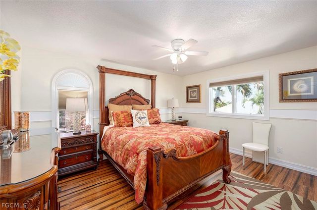 5208 SW 8th CT, Cape Coral, FL 33914