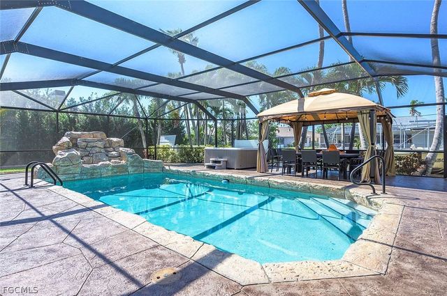 5208 SW 8th CT, Cape Coral, FL 33914