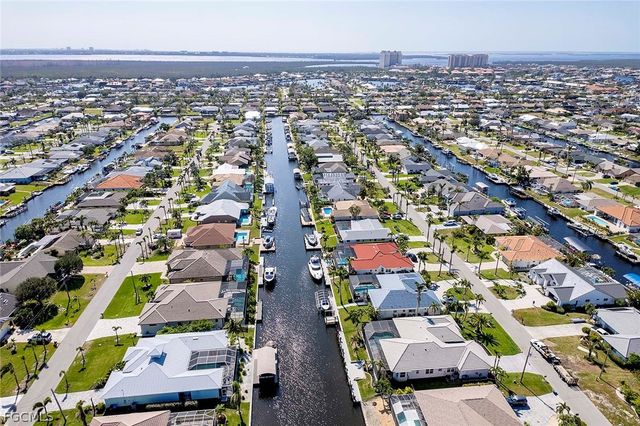 5208 SW 8th CT, Cape Coral, FL 33914