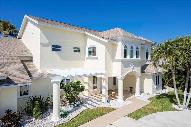 5208 SW 8th CT, Cape Coral, FL 33914