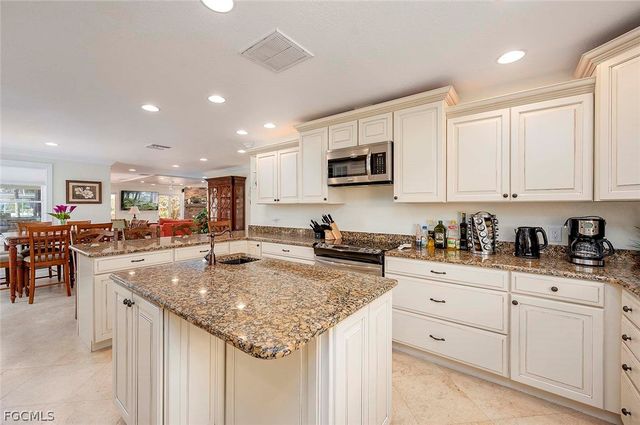 5208 SW 8th CT, Cape Coral, FL 33914