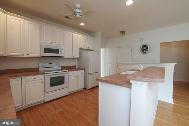 30 SILVER LAKE DR, Barnegat, NJ 08005
