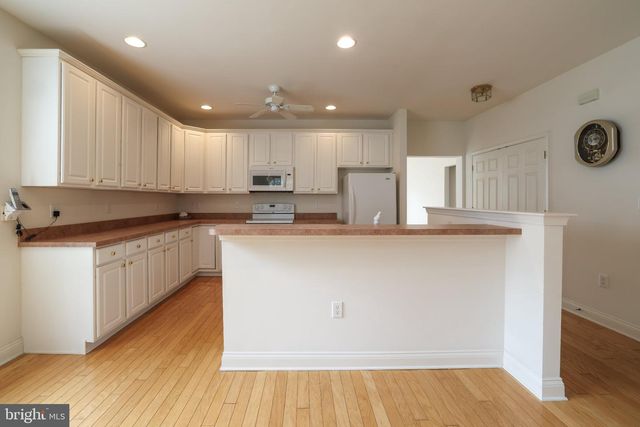 30 SILVER LAKE DR, Barnegat, NJ 08005