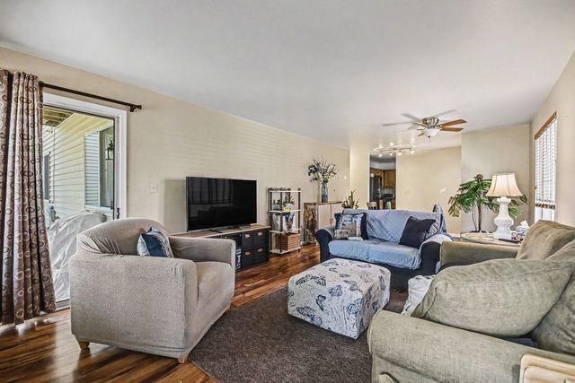 107 Winchester Drive A, Streamwood, IL 60107