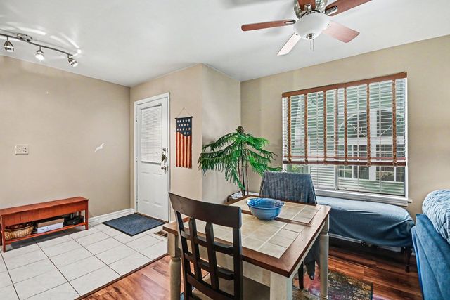 107 Winchester Drive A, Streamwood, IL 60107