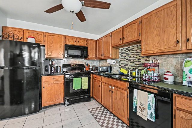 107 Winchester Drive A, Streamwood, IL 60107