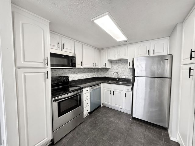 2016 Main Street 2204, Houston, TX 77002