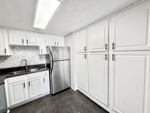 2016 Main Street 2204, Houston, TX 77002