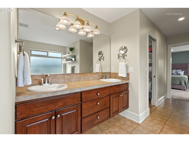 17265 Sw SONNET Way, King City, OR 97224