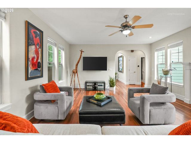17265 Sw SONNET Way, King City, OR 97224
