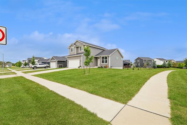 2590 SE Integra Avenue, West Des Moines, IA 50265