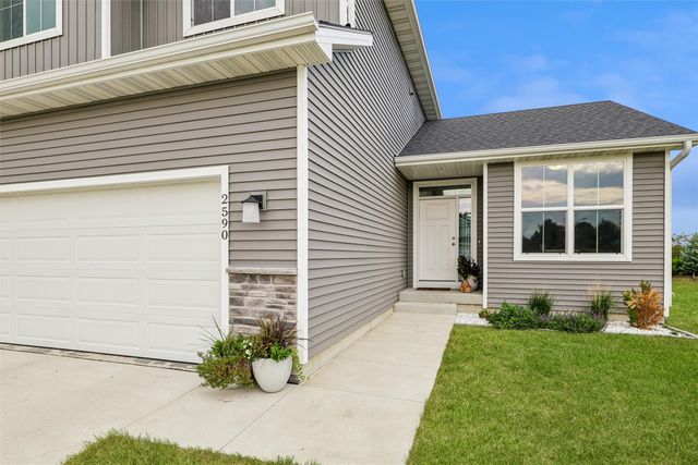 2590 SE Integra Avenue, West Des Moines, IA 50265