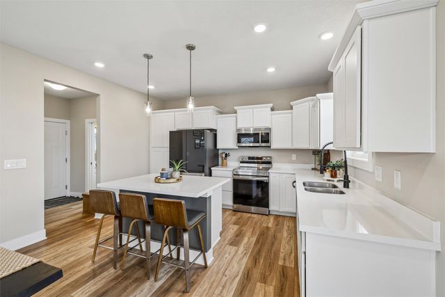 2590 SE Integra Avenue, West Des Moines, IA 50265