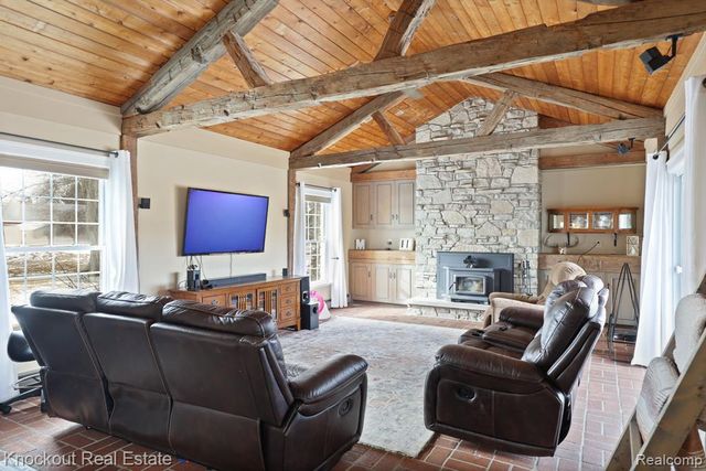 5383 Riverview Drive, Bridgeport, MI 48722