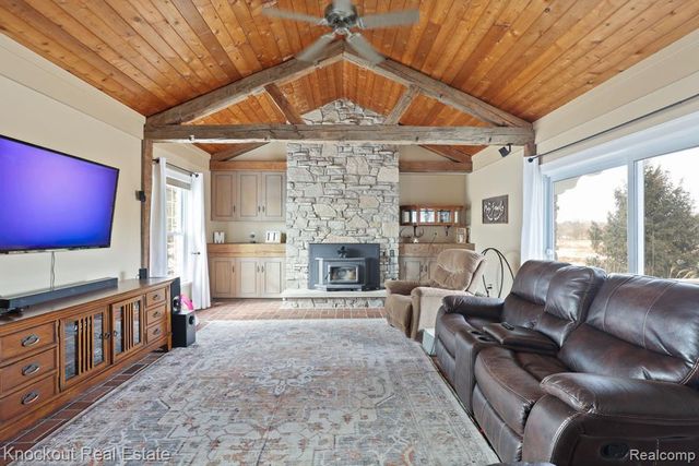 5383 Riverview Drive, Bridgeport, MI 48722