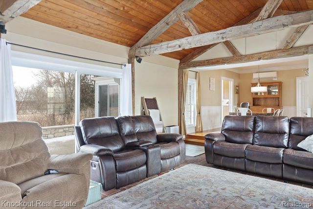 5383 Riverview Drive, Bridgeport, MI 48722