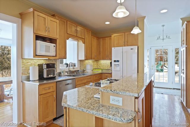 5383 Riverview Drive, Bridgeport, MI 48722