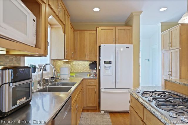 5383 Riverview Drive, Bridgeport, MI 48722