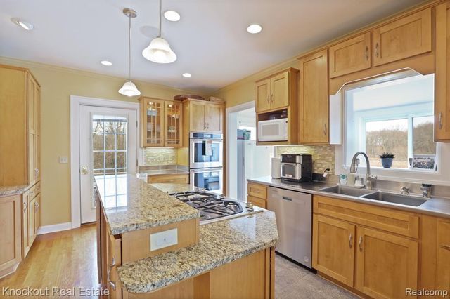 5383 Riverview Drive, Bridgeport, MI 48722