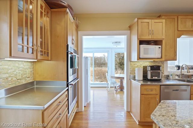 5383 Riverview Drive, Bridgeport, MI 48722