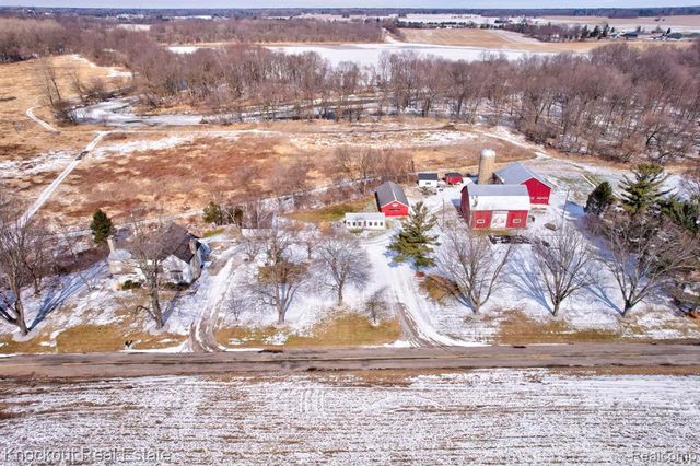 5383 Riverview Drive, Bridgeport, MI 48722