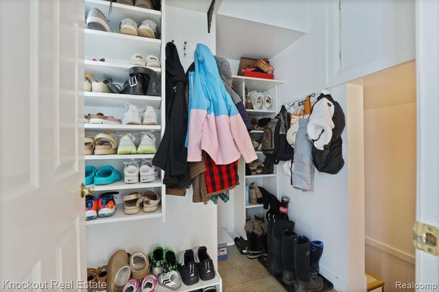 5383 Riverview Drive, Bridgeport, MI 48722