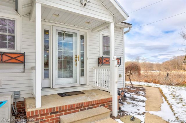 5383 Riverview Drive, Bridgeport, MI 48722