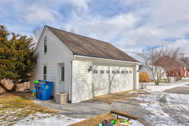 5383 Riverview Drive, Bridgeport, MI 48722