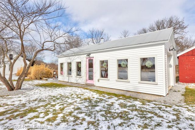 5383 Riverview Drive, Bridgeport, MI 48722