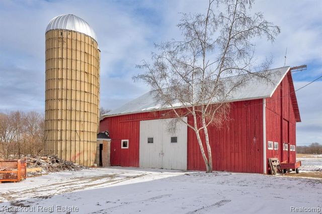 5383 Riverview Drive, Bridgeport, MI 48722