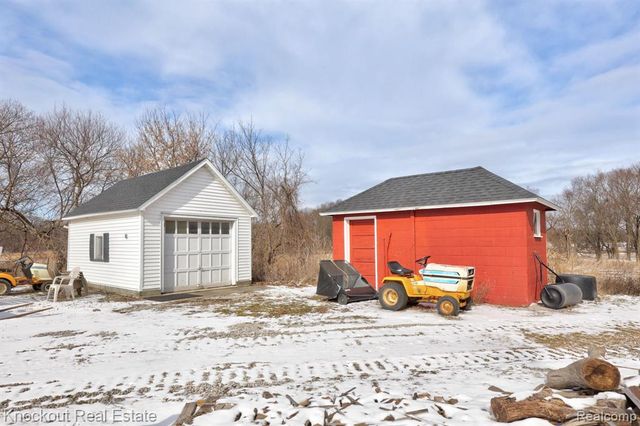 5383 Riverview Drive, Bridgeport, MI 48722