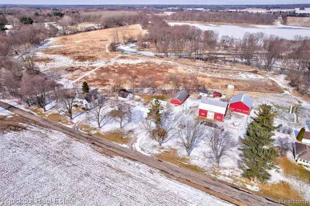 5383 Riverview Drive, Bridgeport, MI 48722