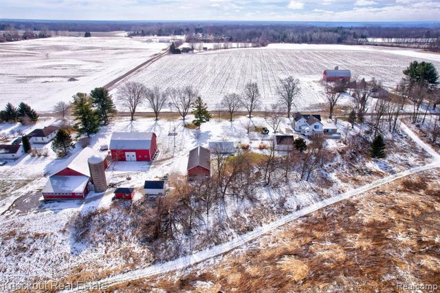 5383 Riverview Drive, Bridgeport, MI 48722