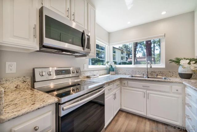 17637 Pomerado Rd 123, San Diego, CA 92128