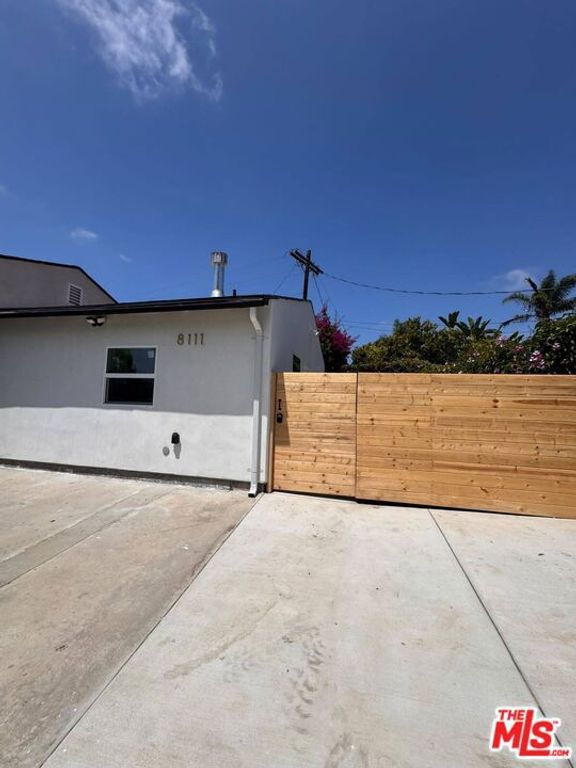 8111 Osage Avenue, Los Angeles, CA 90045