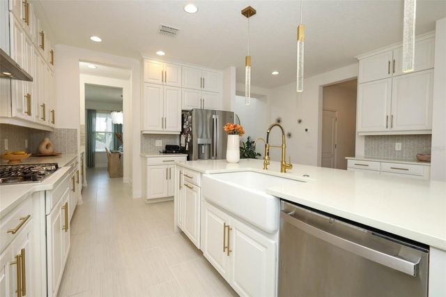 2010 BOSS HEWETT STREET, Winter Garden, FL 34787