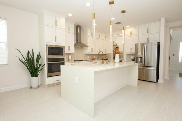 2010 BOSS HEWETT STREET, Winter Garden, FL 34787